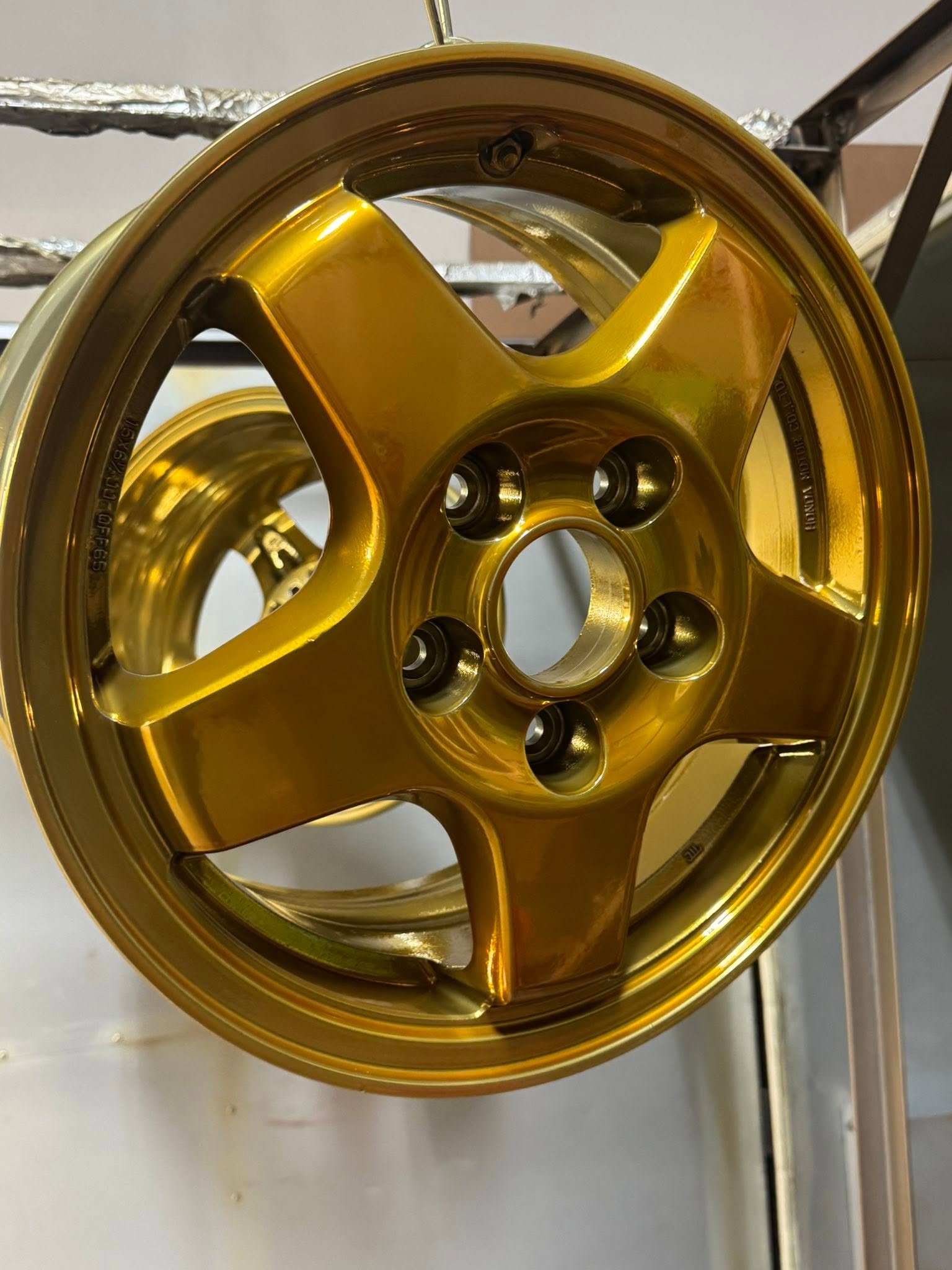 Wheel powder-coated in a rich gold